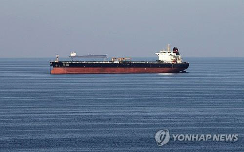 호르무즈해협을 지나는 유조선. 로이터 연합뉴스